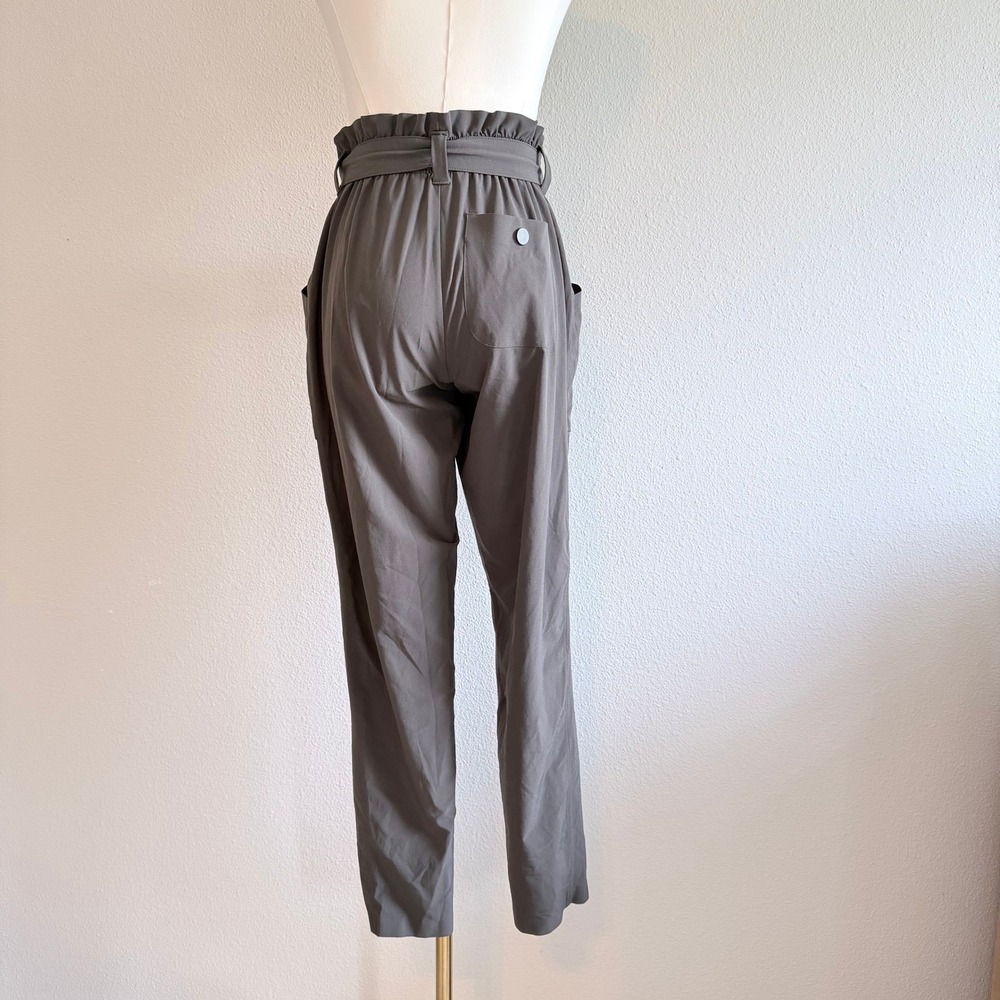 Athleta Gray Athleisure Waist Tapered Cargo Pants Minimalist Travel Outdoor Sz 0 - Picture 5 of 9